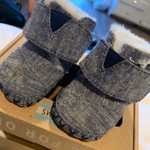 Toms Size 2 Infant Shoes